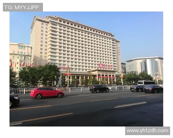 中国足球明星乔装成普通人探访街头引发热议与关注