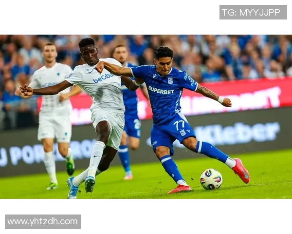 亨克与莱克的激烈对决揭示了足球战术的博弈与团队合作的重要性